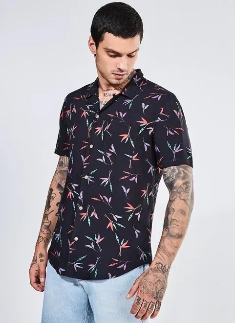 camisa estampa folhas coloridas camisa estampa folhas coloridas
