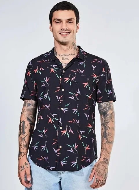 camisa estampa folhas coloridas camisa estampa folhas coloridas