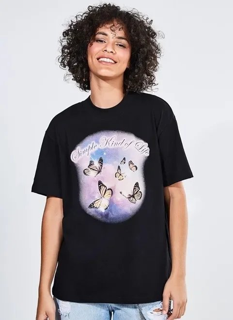 camiseta oversized borboletas camiseta oversized borboletas