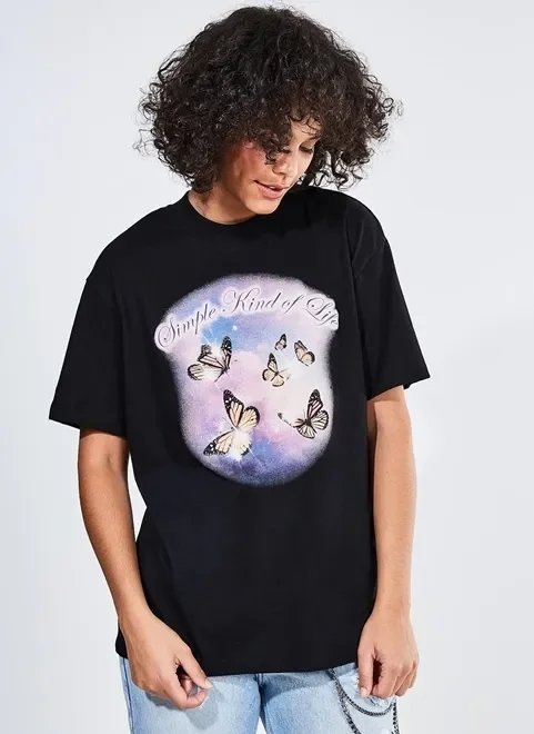 camiseta oversized borboletas camiseta oversized borboletas