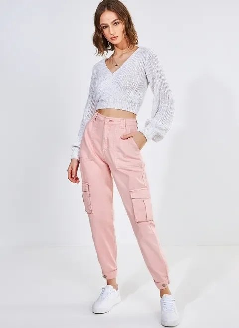 calça jogger em sarja com bolsos cargo calça jogger em sarja com bolsos cargo