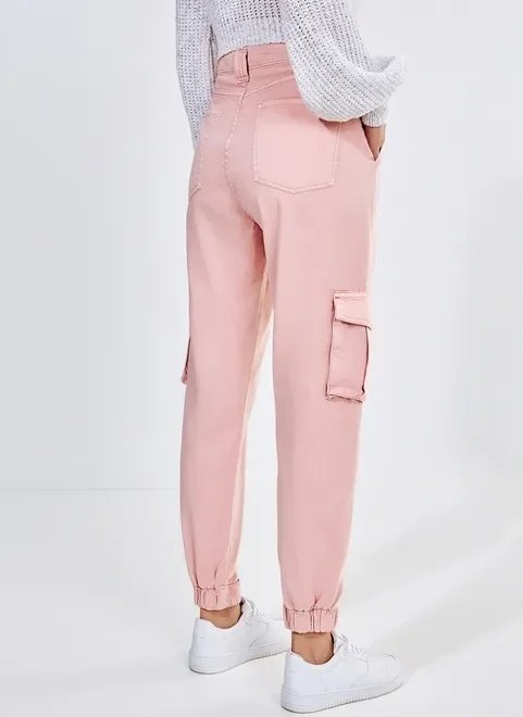 calça jogger em sarja com bolsos cargo calça jogger em sarja com bolsos cargo