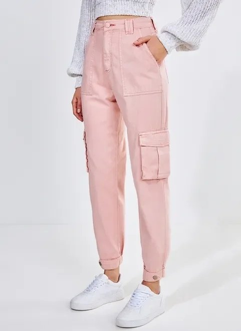 calça jogger em sarja com bolsos cargo calça jogger em sarja com bolsos cargo