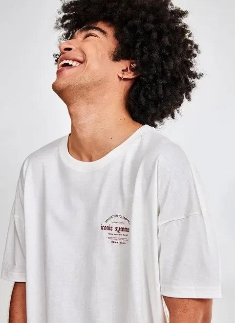 camiseta com estampa nas costas camiseta com estampa nas costas