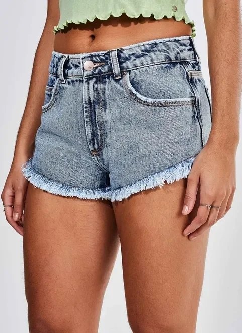 shortinho cintura baixa em jeans marmorizado shortinho cintura baixa em jeans marmorizado