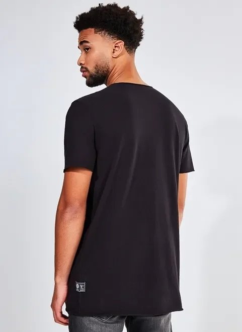 camiseta gola canoa com estampa geométrica camiseta gola canoa com estampa geométrica