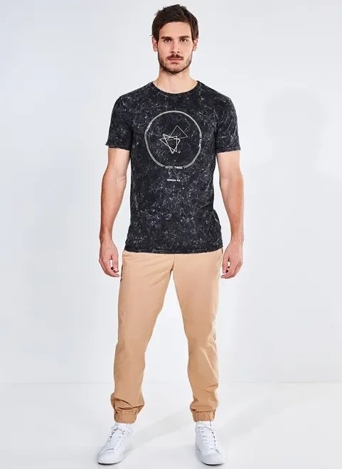 camiseta preta marmorizada com estampa camiseta preta marmorizada com estampa