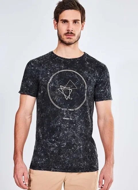 camiseta preta marmorizada com estampa camiseta preta marmorizada com estampa