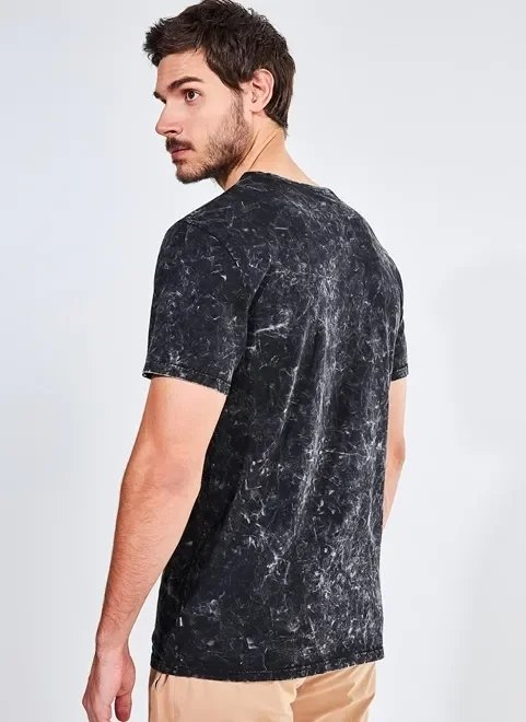 camiseta preta marmorizada com estampa camiseta preta marmorizada com estampa