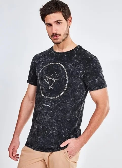 camiseta preta marmorizada com estampa camiseta preta marmorizada com estampa
