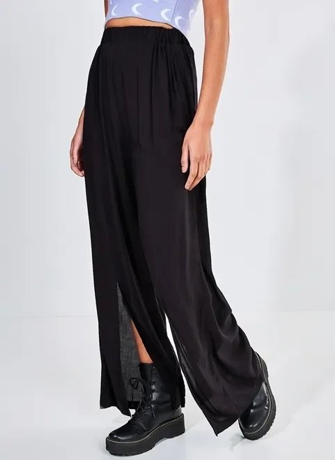 calça pantalona com fenda na frente calça pantalona com fenda na frente