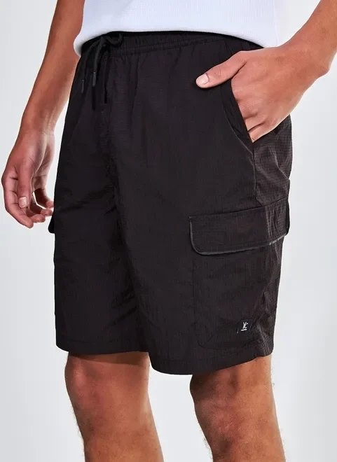 bermuda com bolsos cargo e elástico bermuda com bolsos cargo e elástico