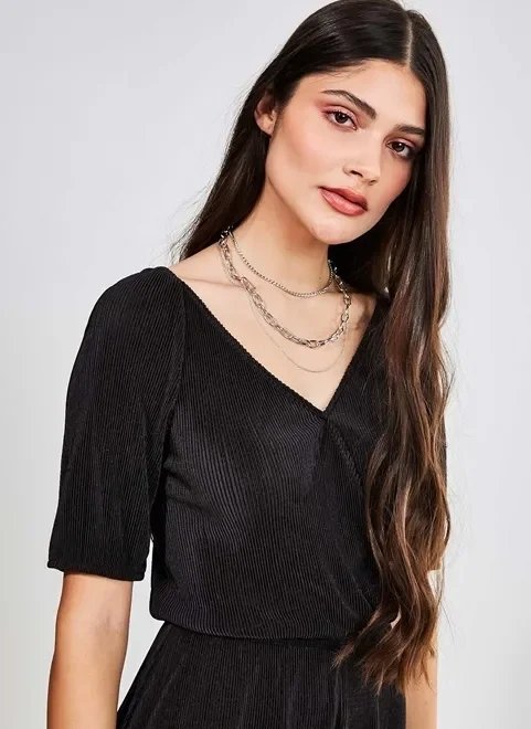 macaquinho com decote transpassado macaquinho com decote transpassado