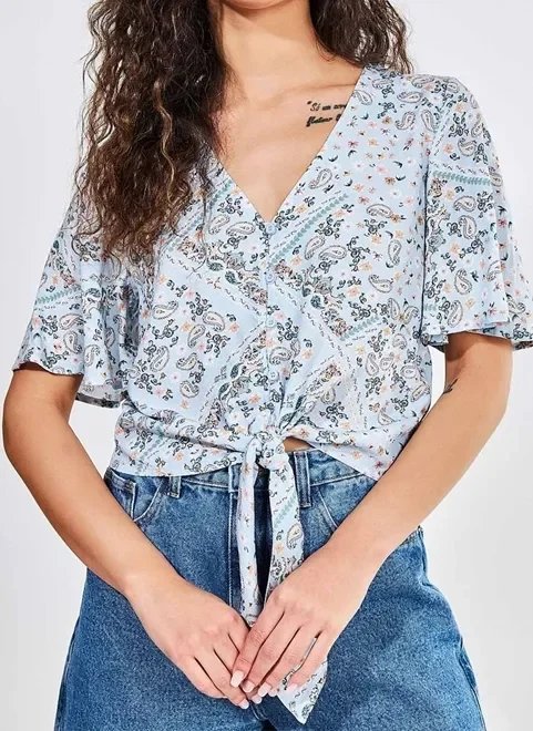 blusa estampa floral e paisley com amarração blusa estampa floral e paisley com amarração