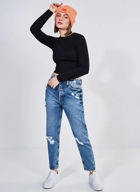 calça mom em jeans médio com rasgos calça mom em jeans médio com rasgos