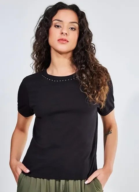 blusa com aplicação de tachinhas blusa com aplicação de tachinhas