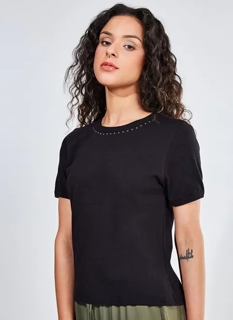 blusa com aplicação de tachinhas blusa com aplicação de tachinhas