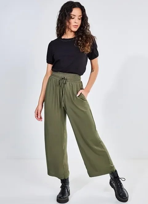 blusa com aplicação de tachinhas blusa com aplicação de tachinhas