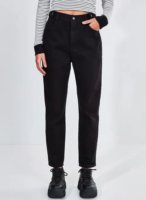 calça preta mom em sarja calça preta mom em sarja