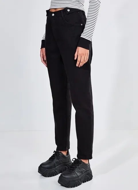 calça preta mom em sarja calça preta mom em sarja