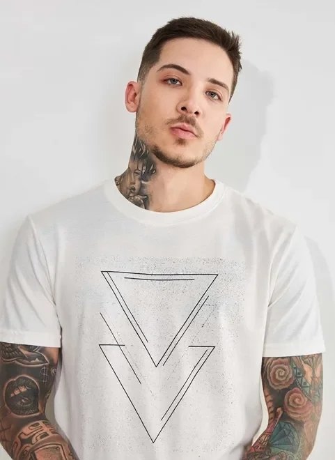 camiseta estampa geométrica em malha botonê camiseta estampa geométrica em malha botonê