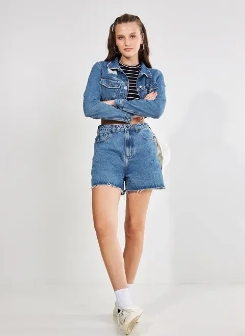 short mom em jeans médio short mom em jeans médio