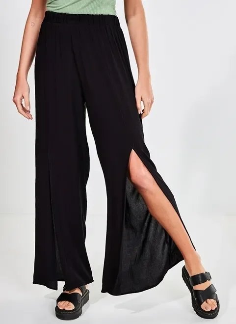calça pantalona com fenda calça pantalona com fenda