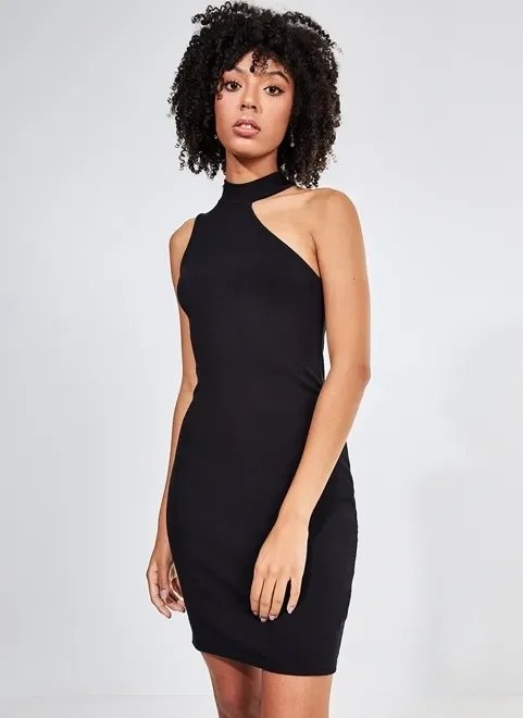 vestido tubinho com gola e ombro de fora vestido tubinho com gola e ombro de fora