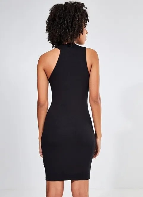 vestido tubinho com gola e ombro de fora vestido tubinho com gola e ombro de fora