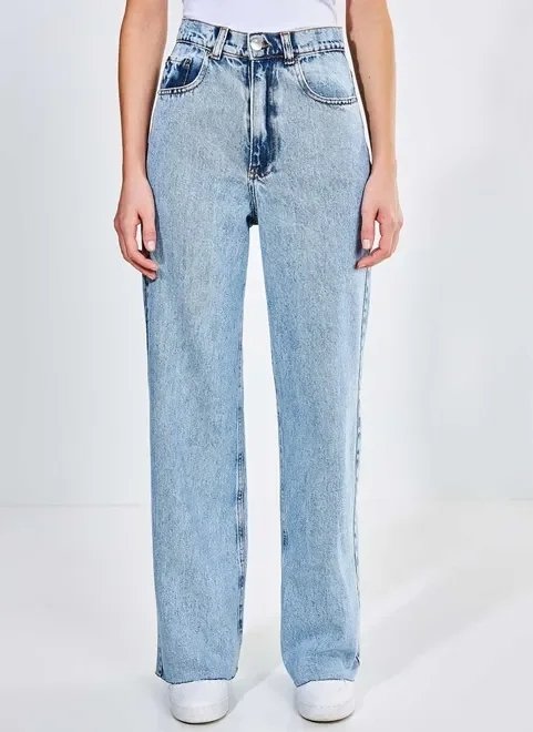 calça reta oversized com barra cortada calça reta oversized com barra cortada