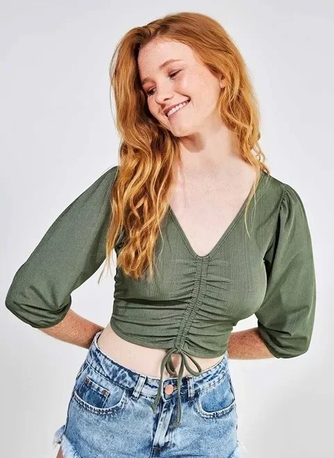 blusa cropped com manga bufante e amarração blusa cropped com manga bufante e amarração