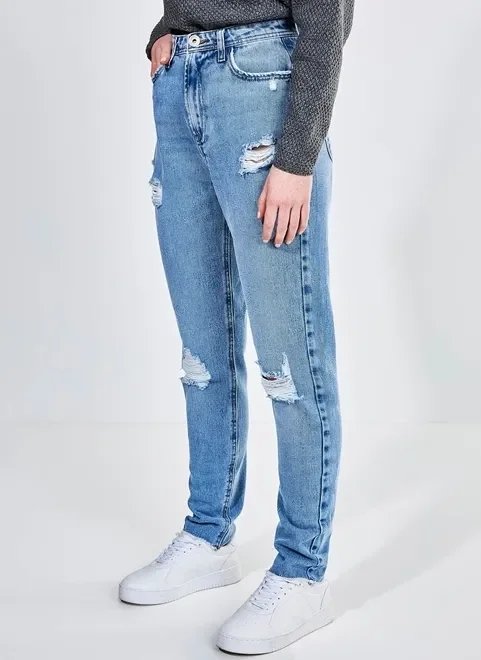 calça mom jeans claro com puídos calça mom jeans claro com puídos