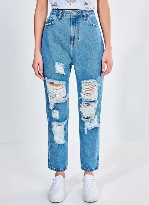 calça mom destroyed em jeans calça mom destroyed em jeans