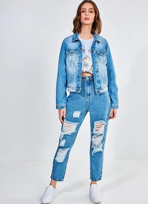 calça mom destroyed em jeans calça mom destroyed em jeans
