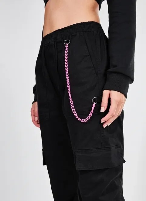 calça jogger sarja com corrente rosa calça jogger sarja com corrente rosa