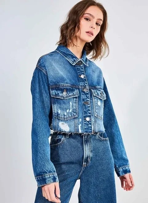 jaqueta jeans cropped com puídos jaqueta jeans cropped com puídos