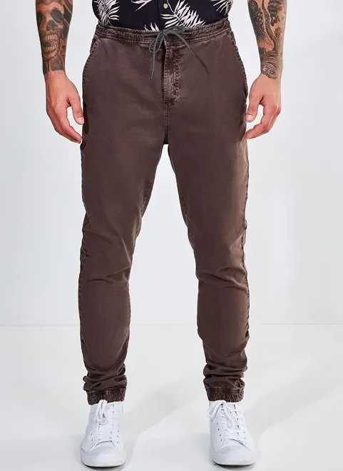 calça jogger marrom em sarja calça jogger marrom em sarja