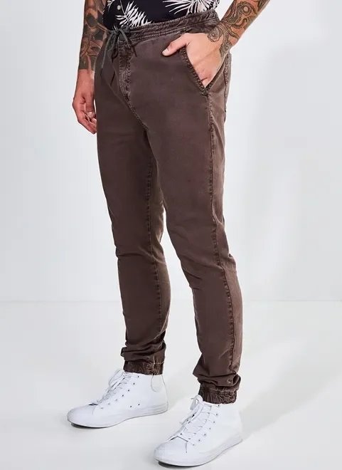 calça jogger marrom em sarja calça jogger marrom em sarja