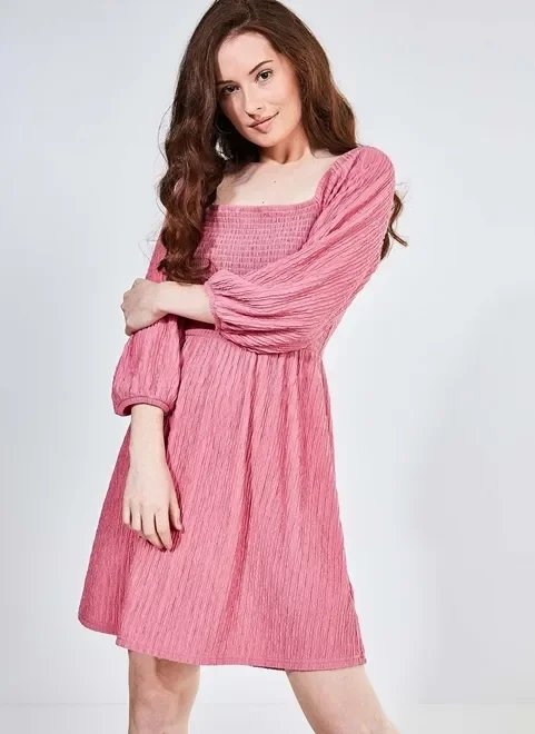 vestido texturizado com mangas bufantes e lastex vestido texturizado com mangas bufantes e lastex