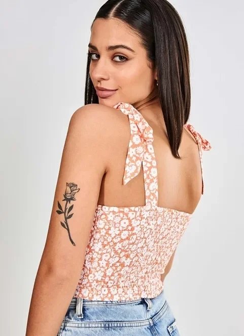 blusa florida com alça de laço blusa florida com alça de laço