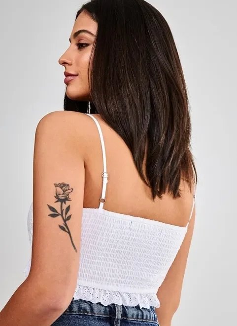 top cropped de broderie branco top cropped de broderie branco