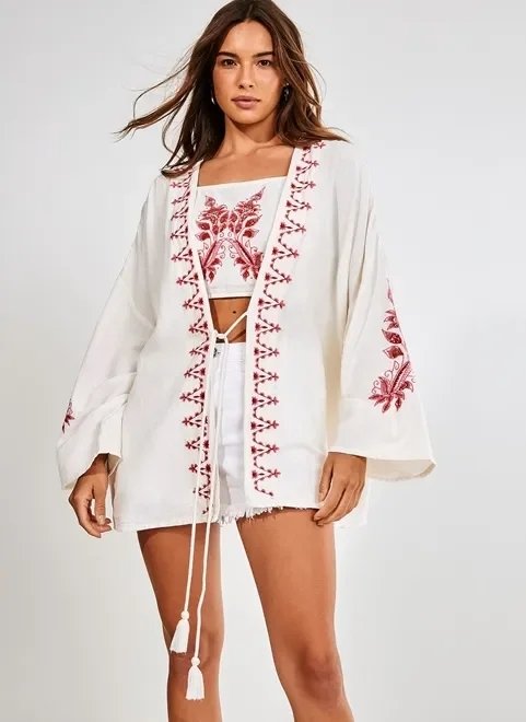 kimono off-white com bordado vermelho kimono off-white com bordado vermelho