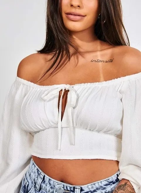 blusa cropped ombro a ombro com manga blusa cropped ombro a ombro com manga