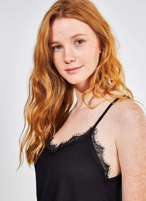 blusa de alcinha com renda no decote blusa de alcinha com renda no decote