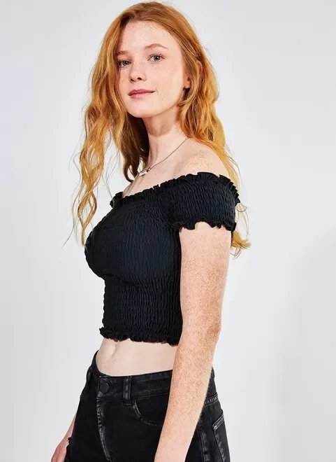 blusa cropped ombro a ombro em lastex blusa cropped ombro a ombro em lastex