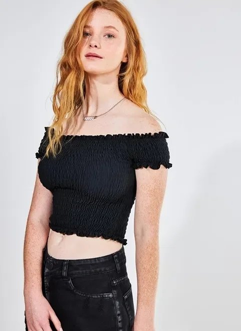 blusa cropped ombro a ombro em lastex blusa cropped ombro a ombro em lastex