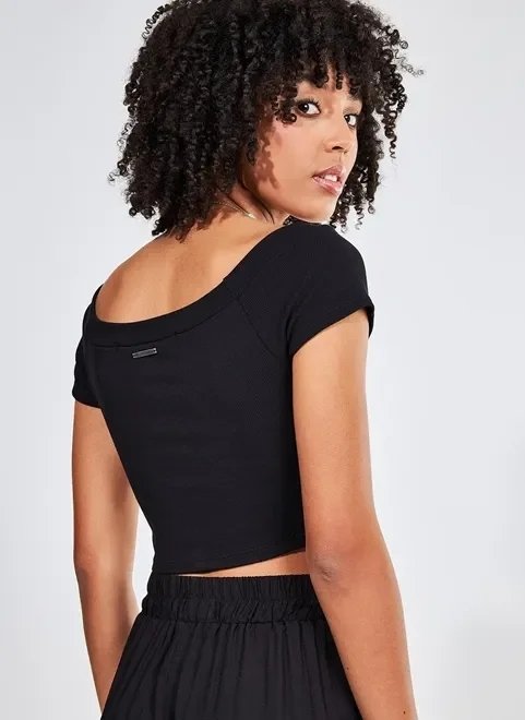 blusa cropped ombro a ombro em malha blusa cropped ombro a ombro em malha