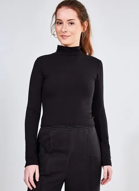 blusa cropped com golinha alta e manga longa blusa cropped com golinha alta e manga longa
