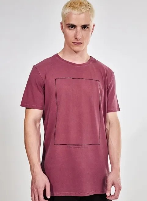 camiseta alongada vinho estampa geométrica camiseta alongada vinho estampa geométrica
