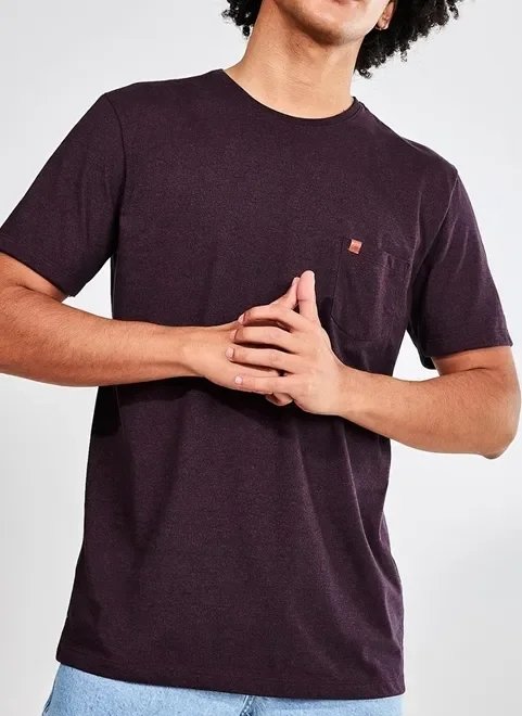 camiseta vinho básica com bolso camiseta vinho básica com bolso
